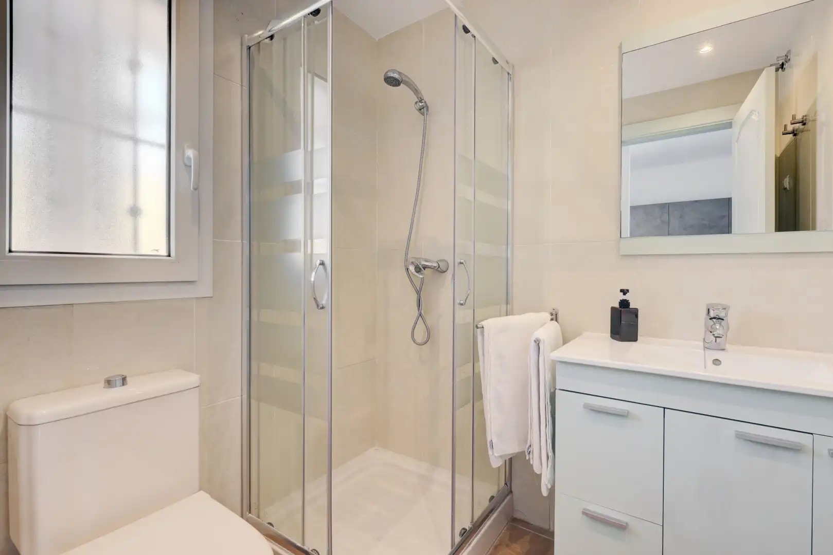 Bany de Apartament en venda en Estepona amb Aire condicionat, Jardí privat i Terrassa