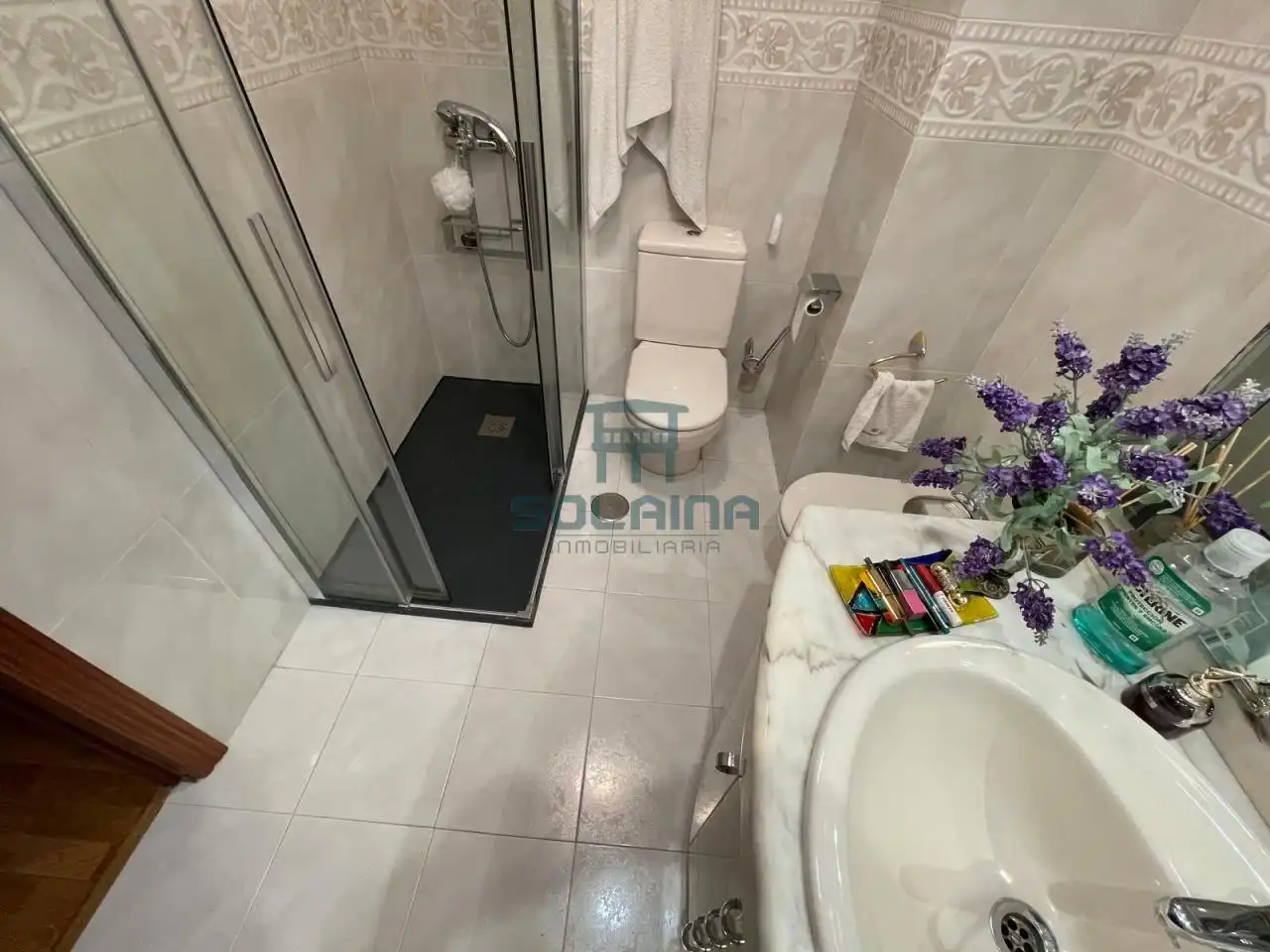 Badezimmer von Wohnung zum Verkauf in Ourense Capital  mit Heizung, Parkett und Abstellraum