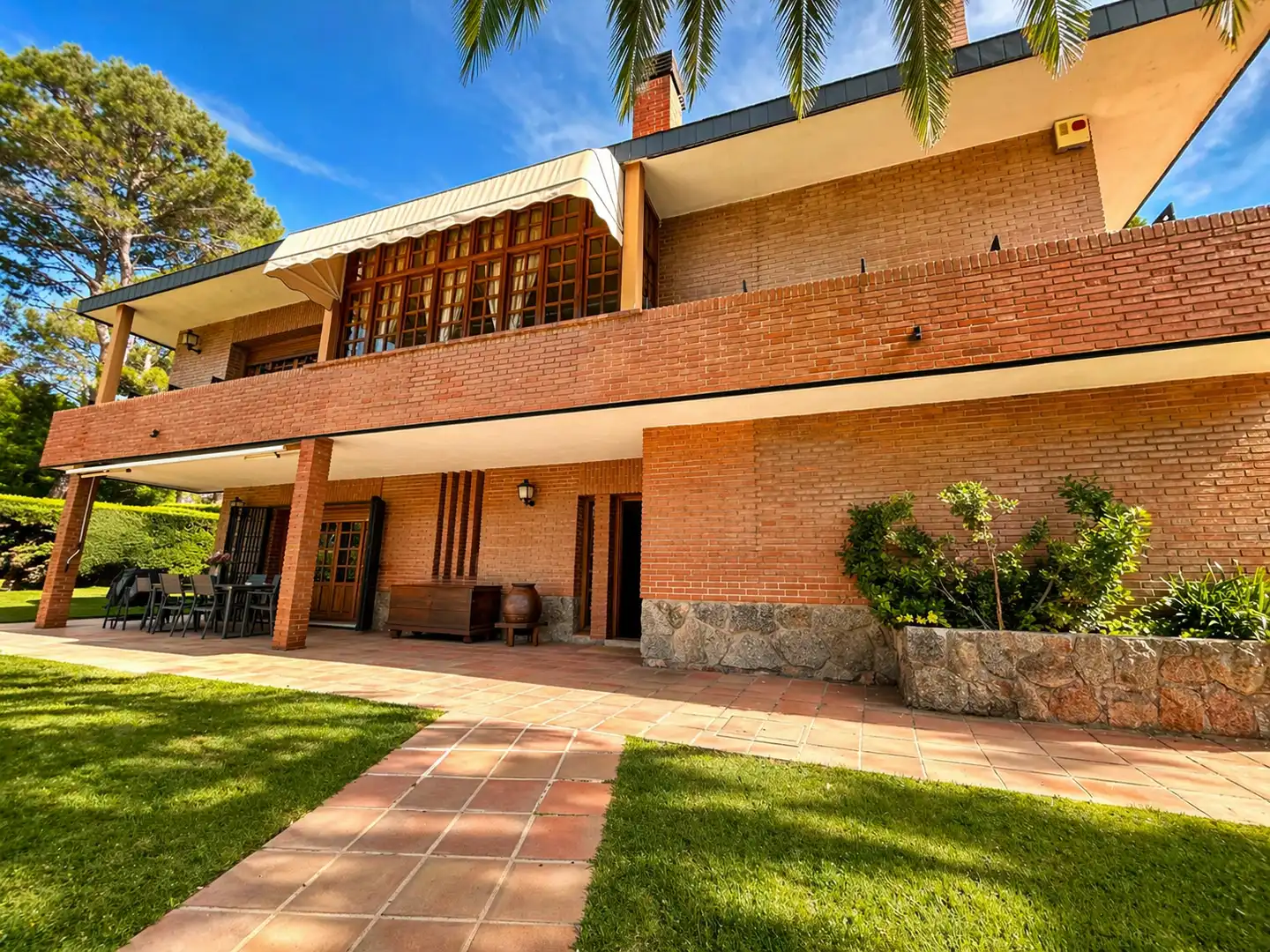Vista exterior de Casa o xalet en venda en Boadilla del Monte amb Calefacció, Jardí privat i Traster