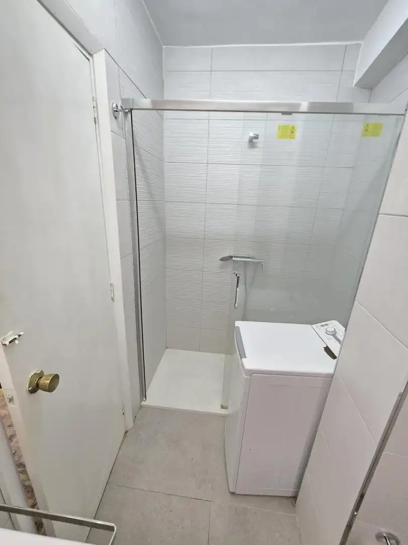 Bathroom of Flat for rent in Vigo   with Heating, Parquet flooring and Furnished