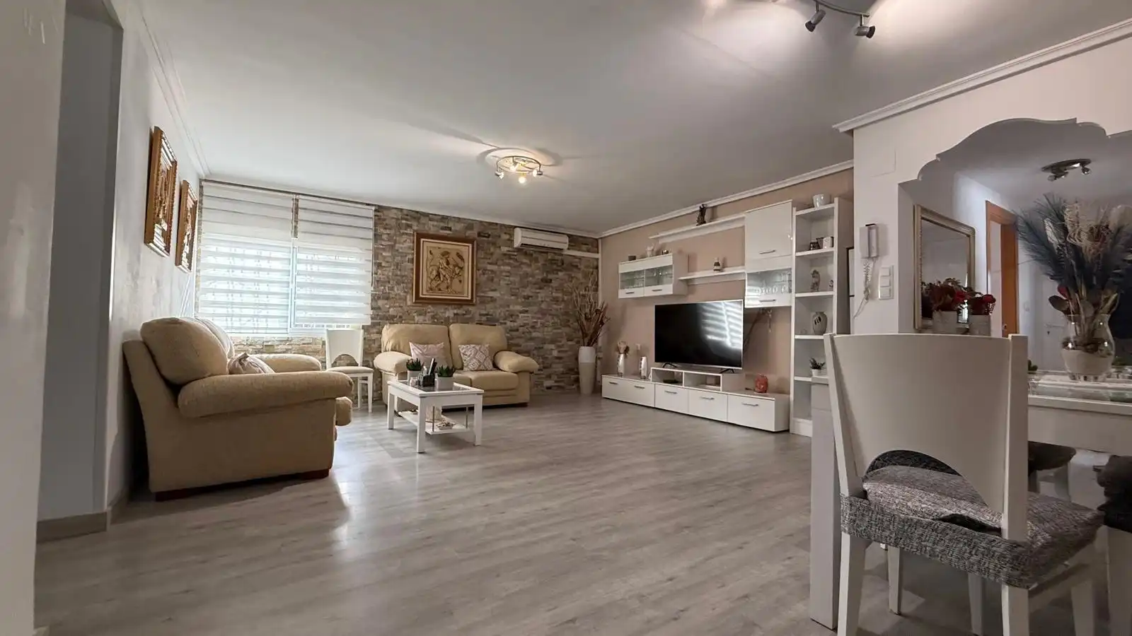 Sala d'estar de Casa o xalet en venda en Chiva amb Aire condicionat, Calefacció i Jardí privat