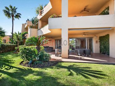 Flat with balcony for sale in Milla de Oro