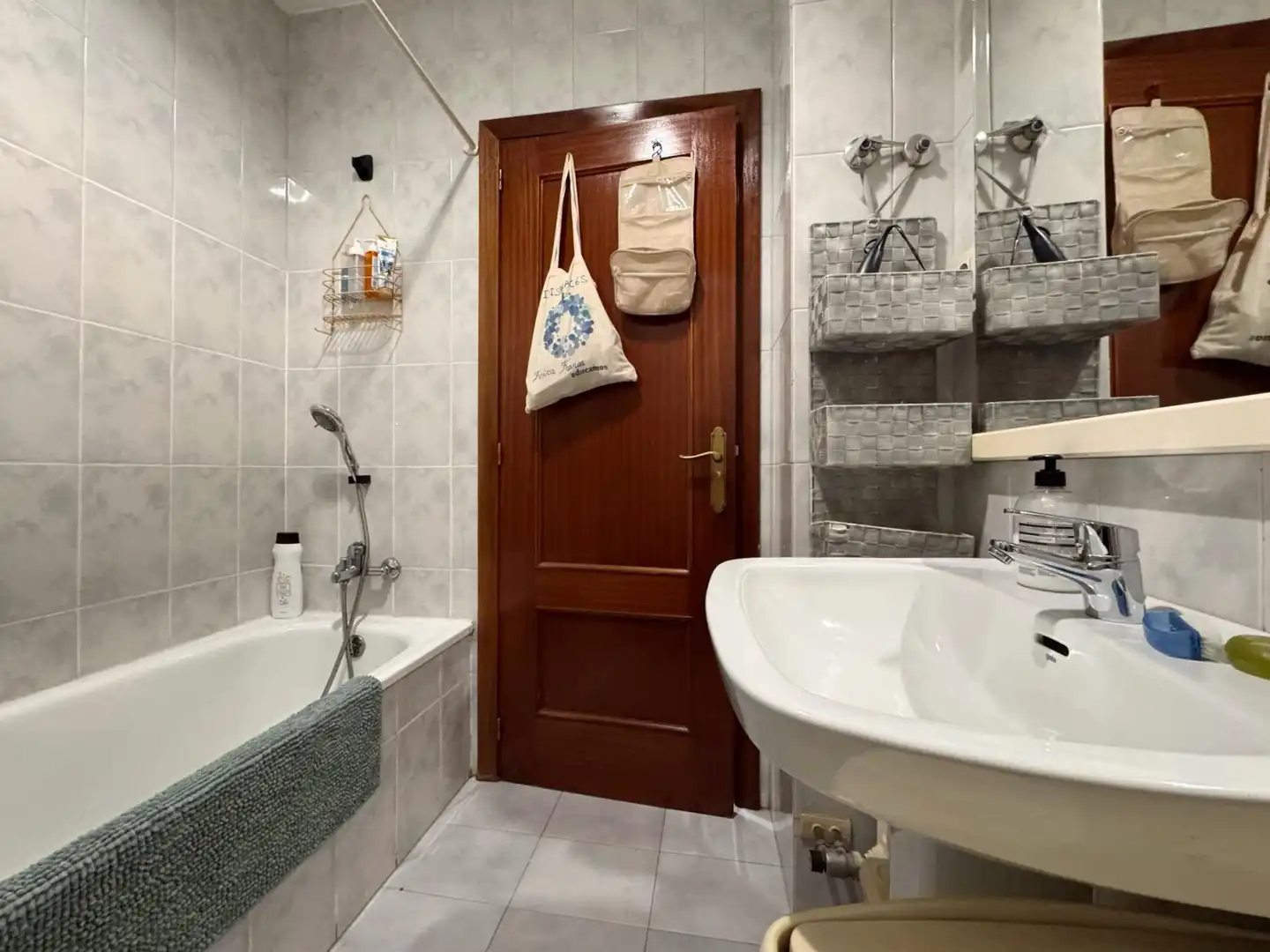 Baño de Piso en venta en Pontevedra Capital  con Calefacción y Trastero