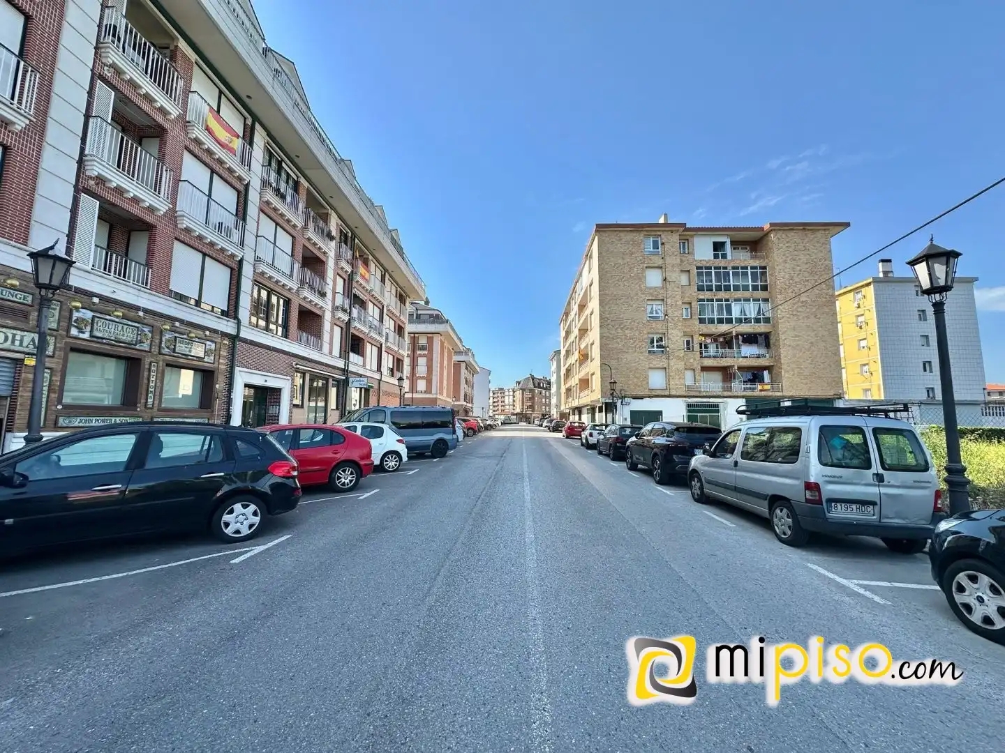 Vista exterior de Pis en venda en Colindres amb Calefacció, Terrassa i Moblat