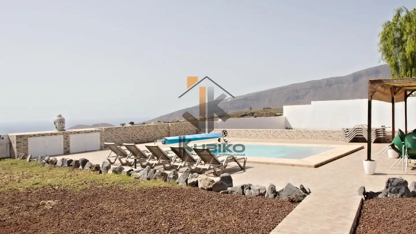 Exterior view of Houses for sale in Arafo  with Air Conditioner, Private garden and Terrace