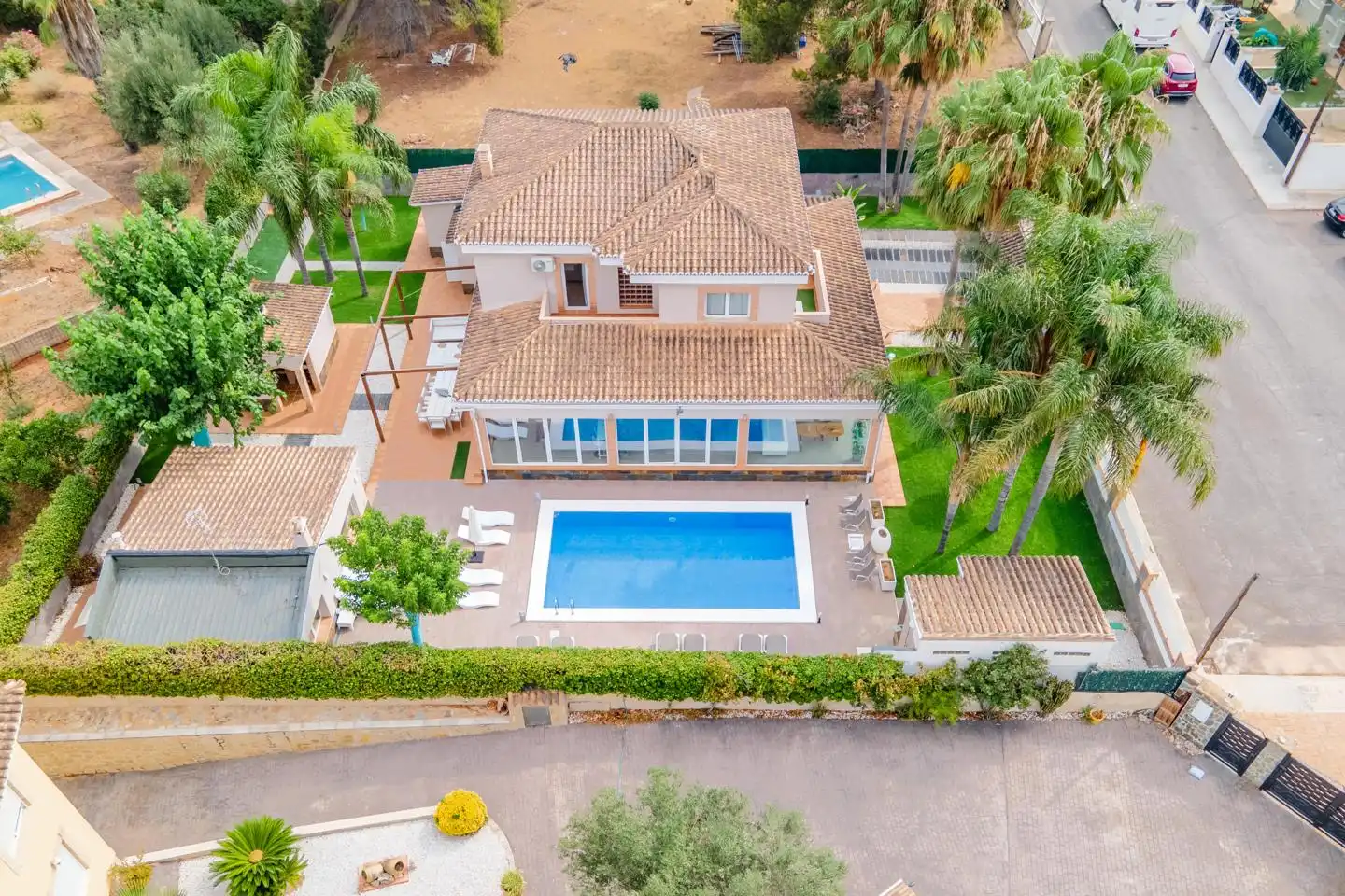 Außenansicht von Haus oder Chalet zum Verkauf in Bétera mit Klimaanlage, Heizung und Privatgarten