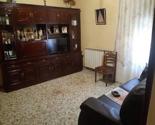 Sala d'estar de Casa o xalet en venda en Valtierra amb Jardí privat i Traster