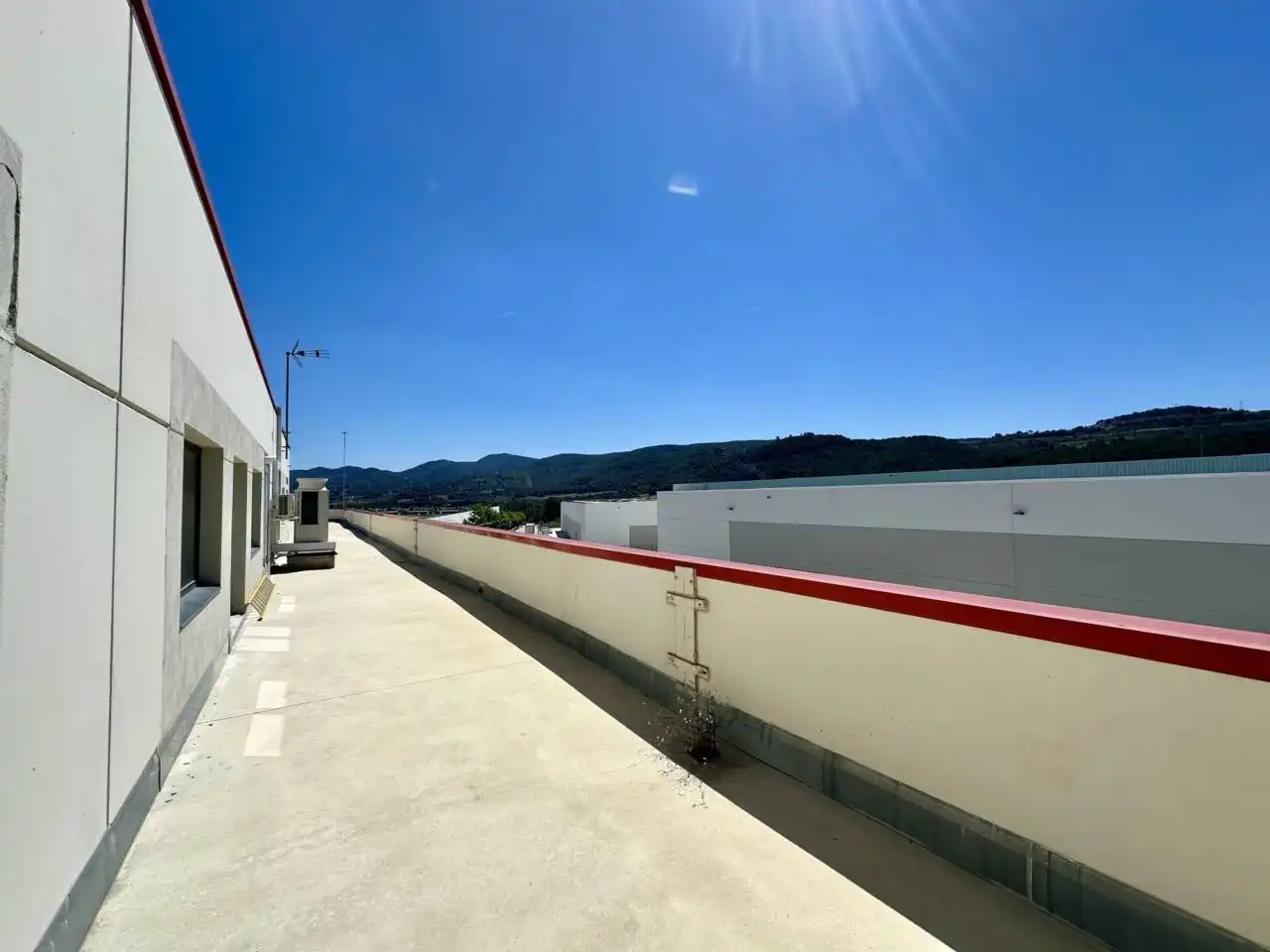 Vista exterior de Local de alquiler en Subirats