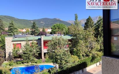 Vista exterior de Pis en venda en Navacerrada amb Terrassa i Piscina