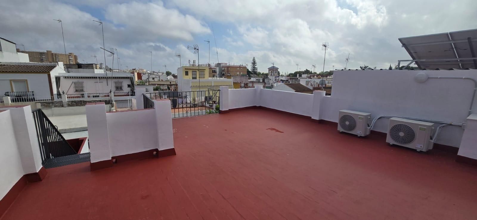 Terrassa de Casa adosada en venda en Tomares amb Aire condicionat, Terrassa i Balcó