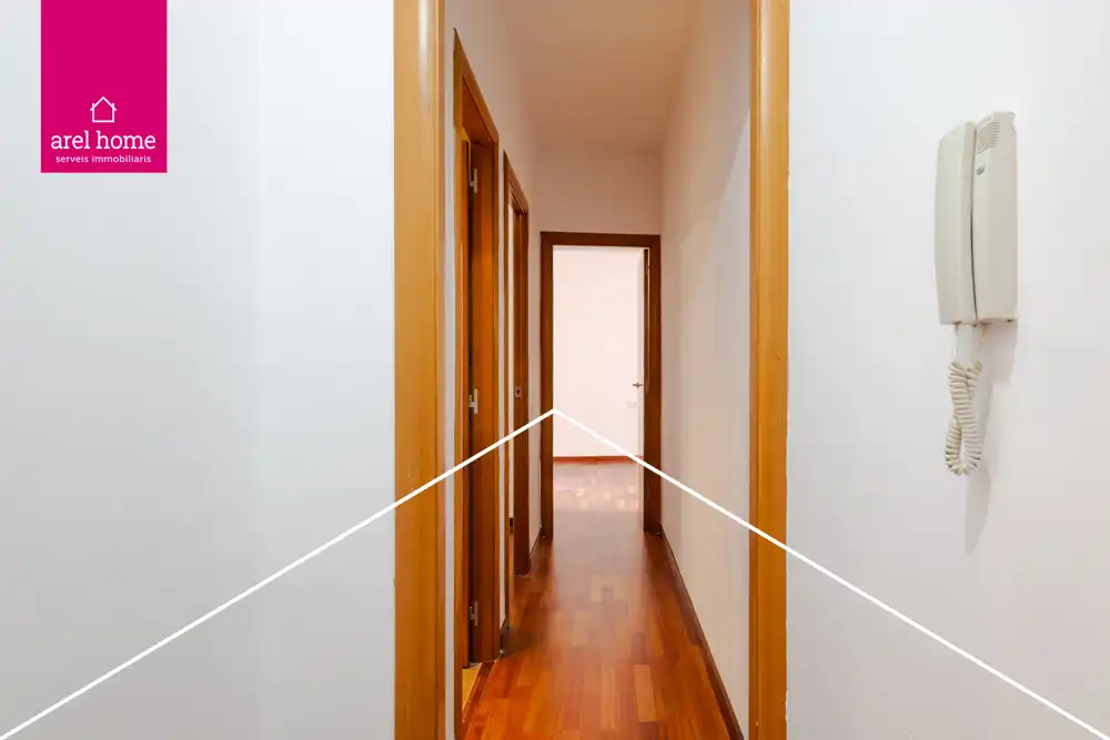 Piso en venta en Esplugues de Llobregat con Calefacción, Parquet y Balcón