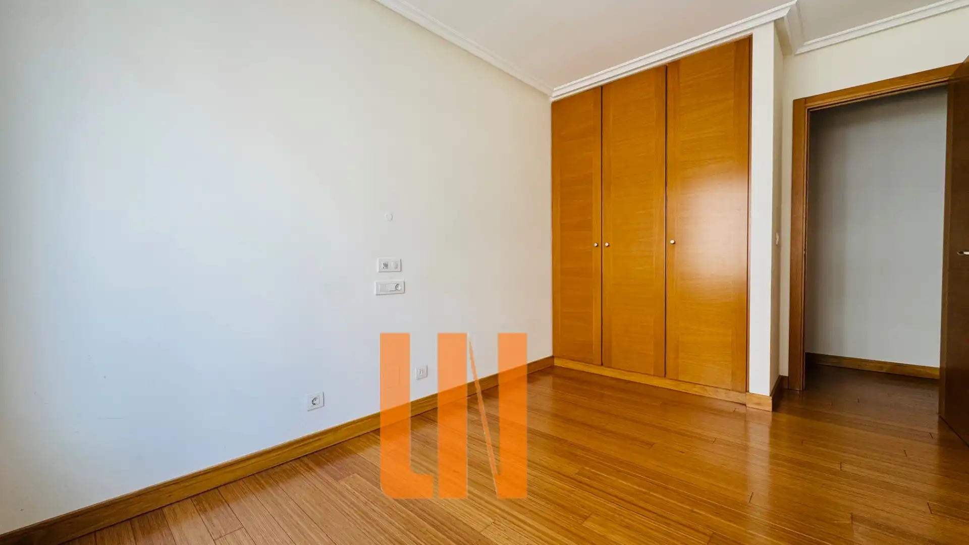 Schlafzimmer von Wohnung zur Miete in A Coruña Capital  mit Heizung, Abstellraum und Ofen