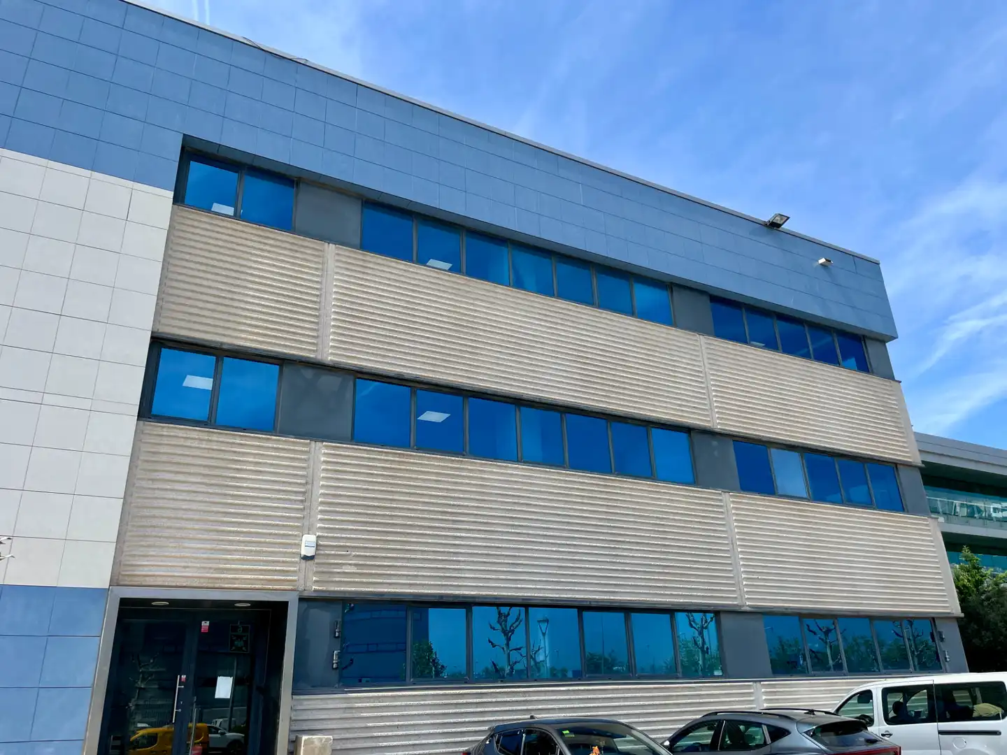 Vista exterior de Oficina de alquiler en El Prat de Llobregat con Aire acondicionado, Calefacción y Alarma