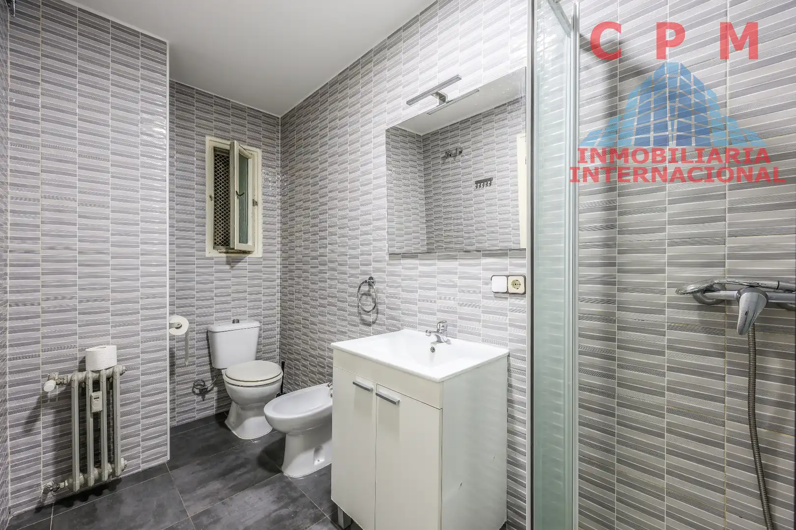 Badezimmer von Wohnung zur Miete in Madrid mit Klimaanlage, Heizung und Parkett