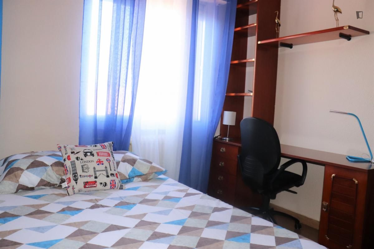 Apartament per a compartir a Caballería Española
