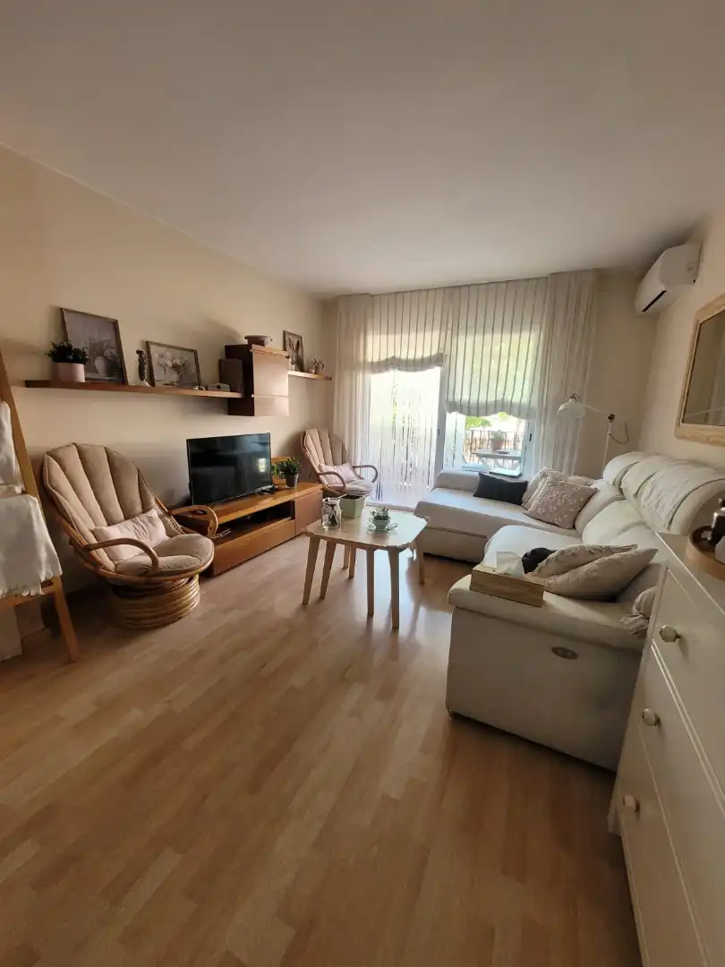 Sala de estar de Piso en venta en Martorell con Aire acondicionado, Parquet y Horno
