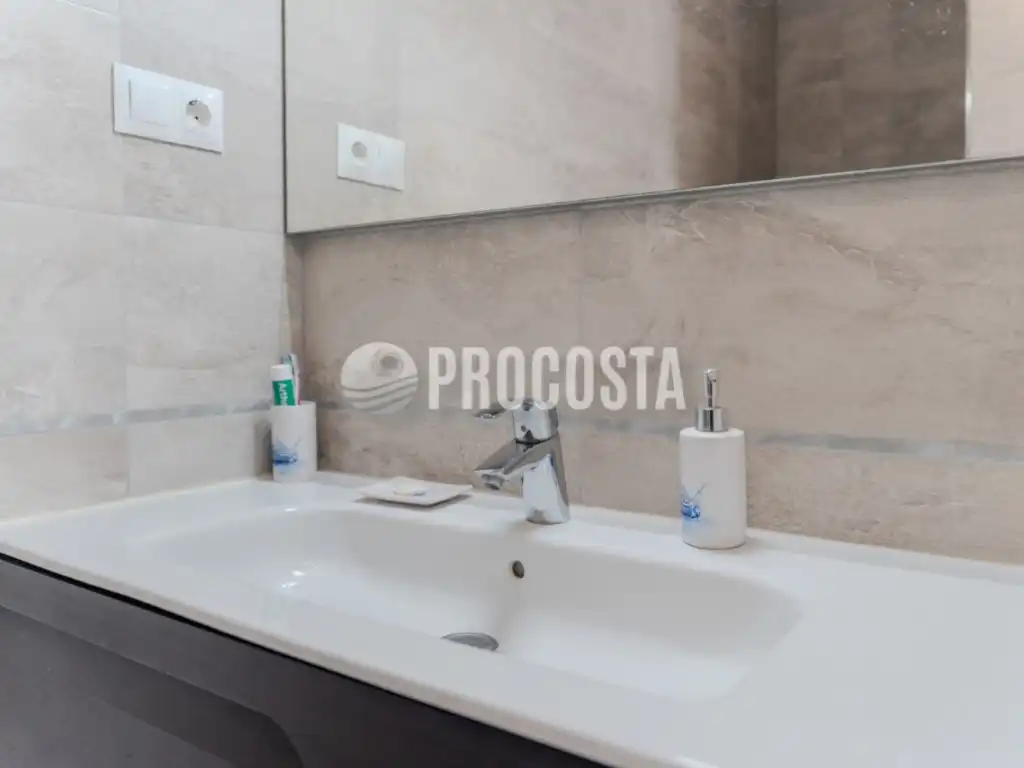 Baño de Piso en venta en Almuñécar con Terraza y Internet