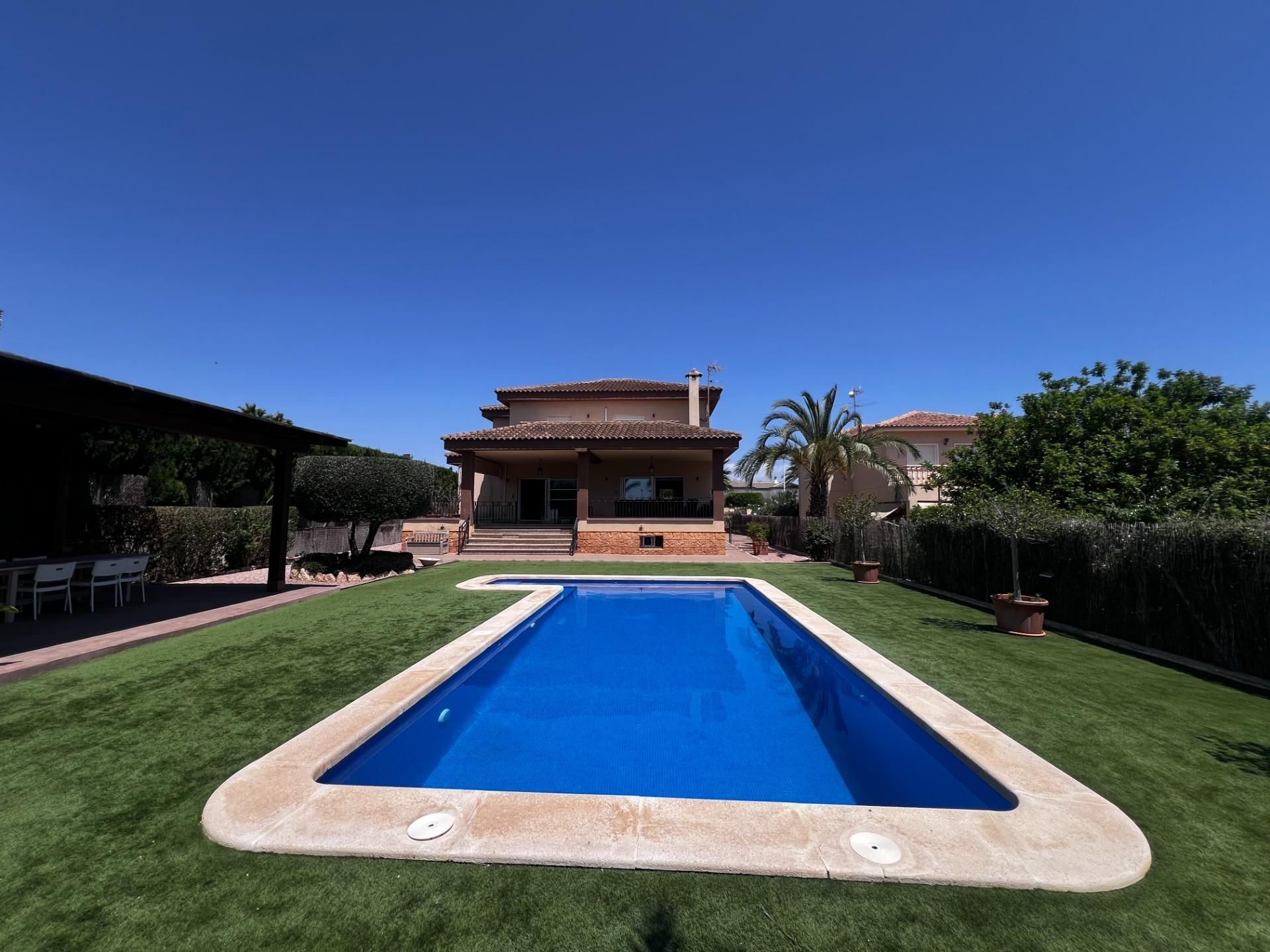 Swimming pool of House or chalet for sale in Elche / Elx  with Air Conditioner, Terrace and Storage room