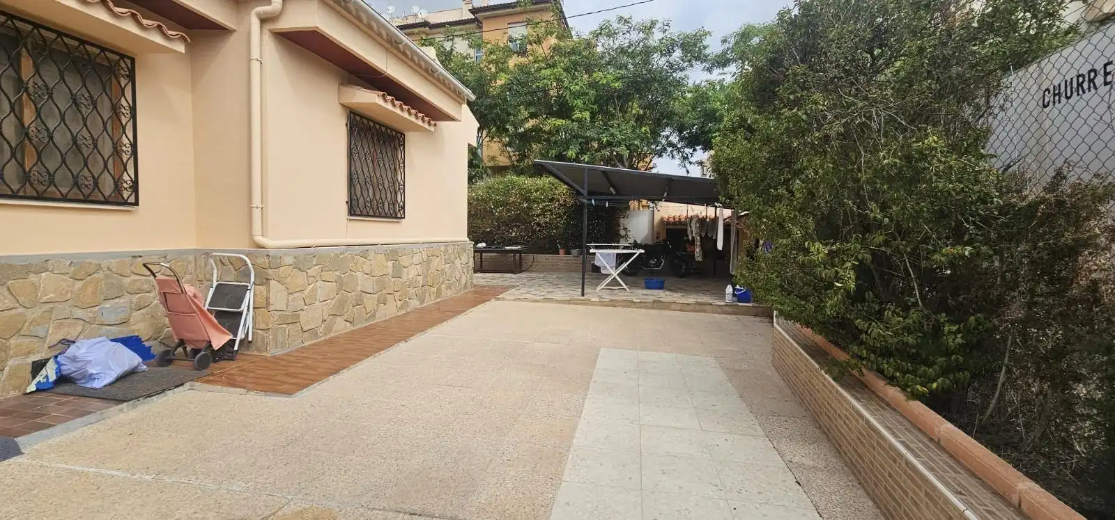 Vista exterior de Casa o xalet en venda en Mutxamel amb Jardí privat, Piscina i Moblat