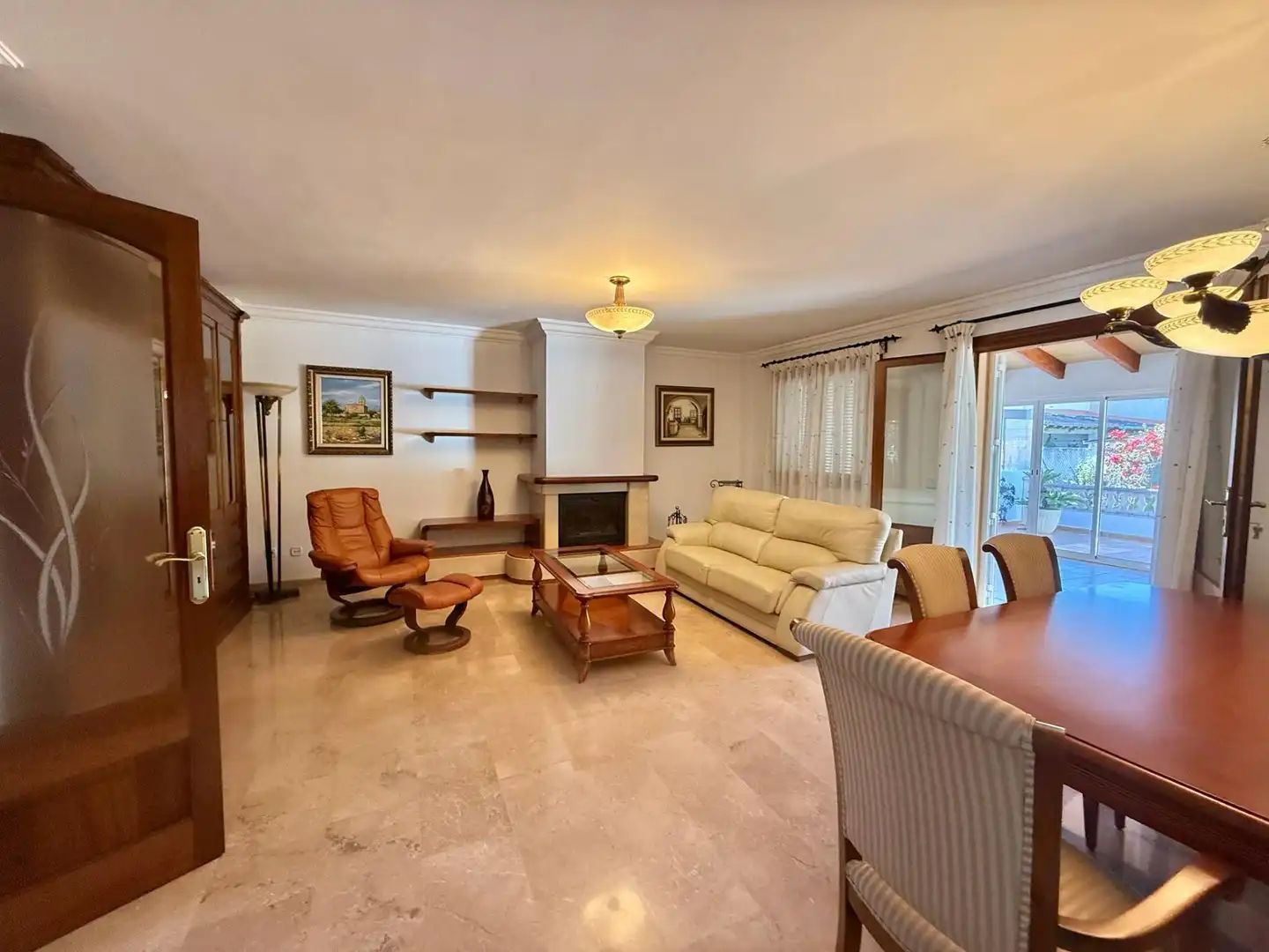 Sala d'estar de Casa o xalet de lloguer en  Palma de Mallorca amb Aire condicionat, Terrassa i Balcó