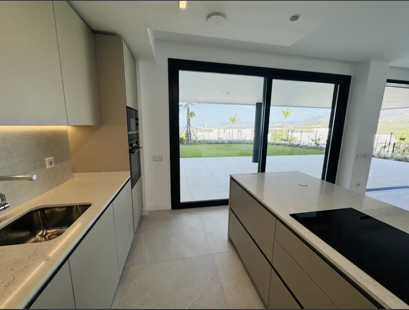 Apartament amb piscina en venda a Nueva Andalucía, imagen 12