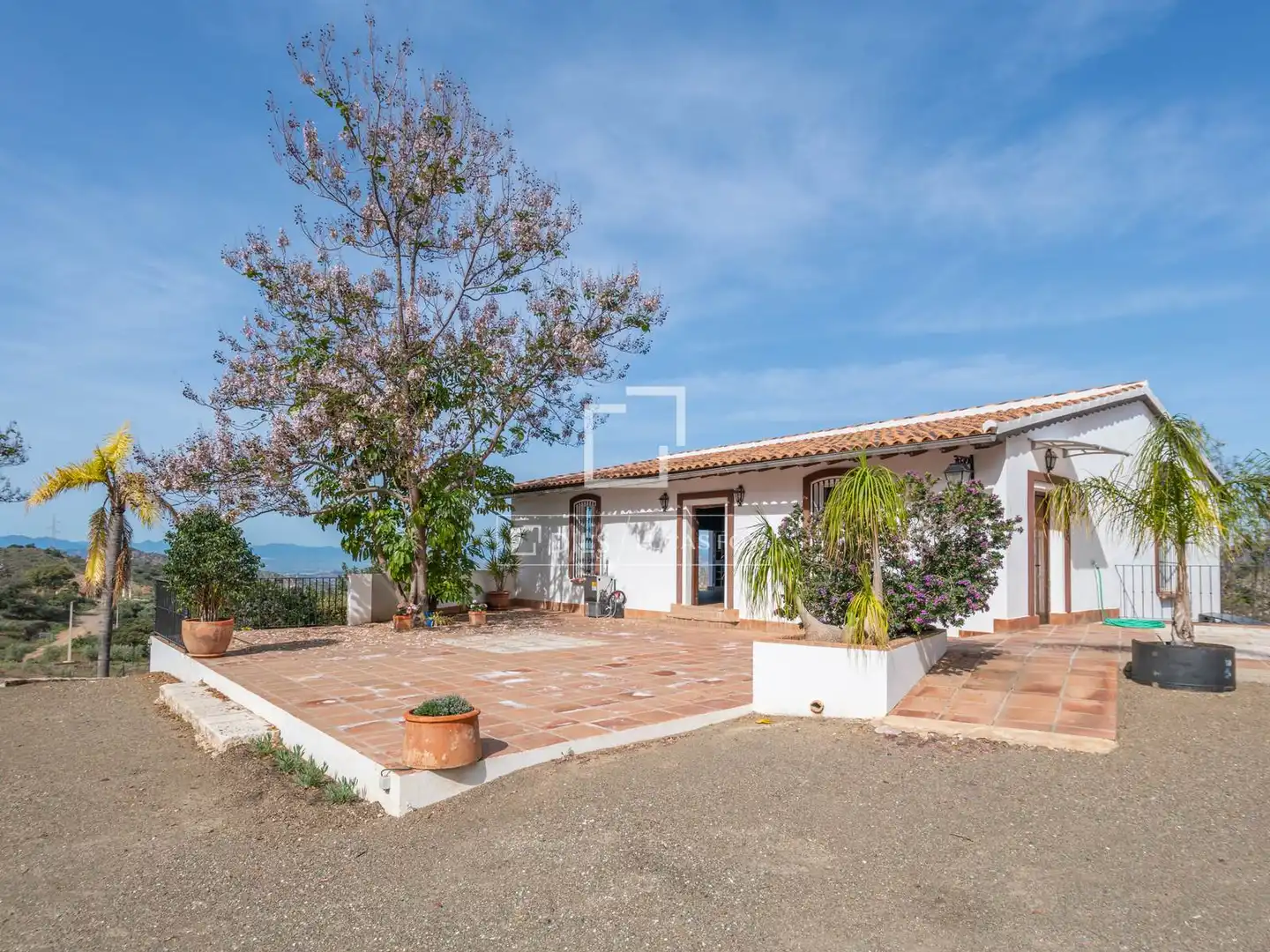 Vista exterior de Finca rústica en venda en Málaga amb Jardí privat, Terrassa i Traster