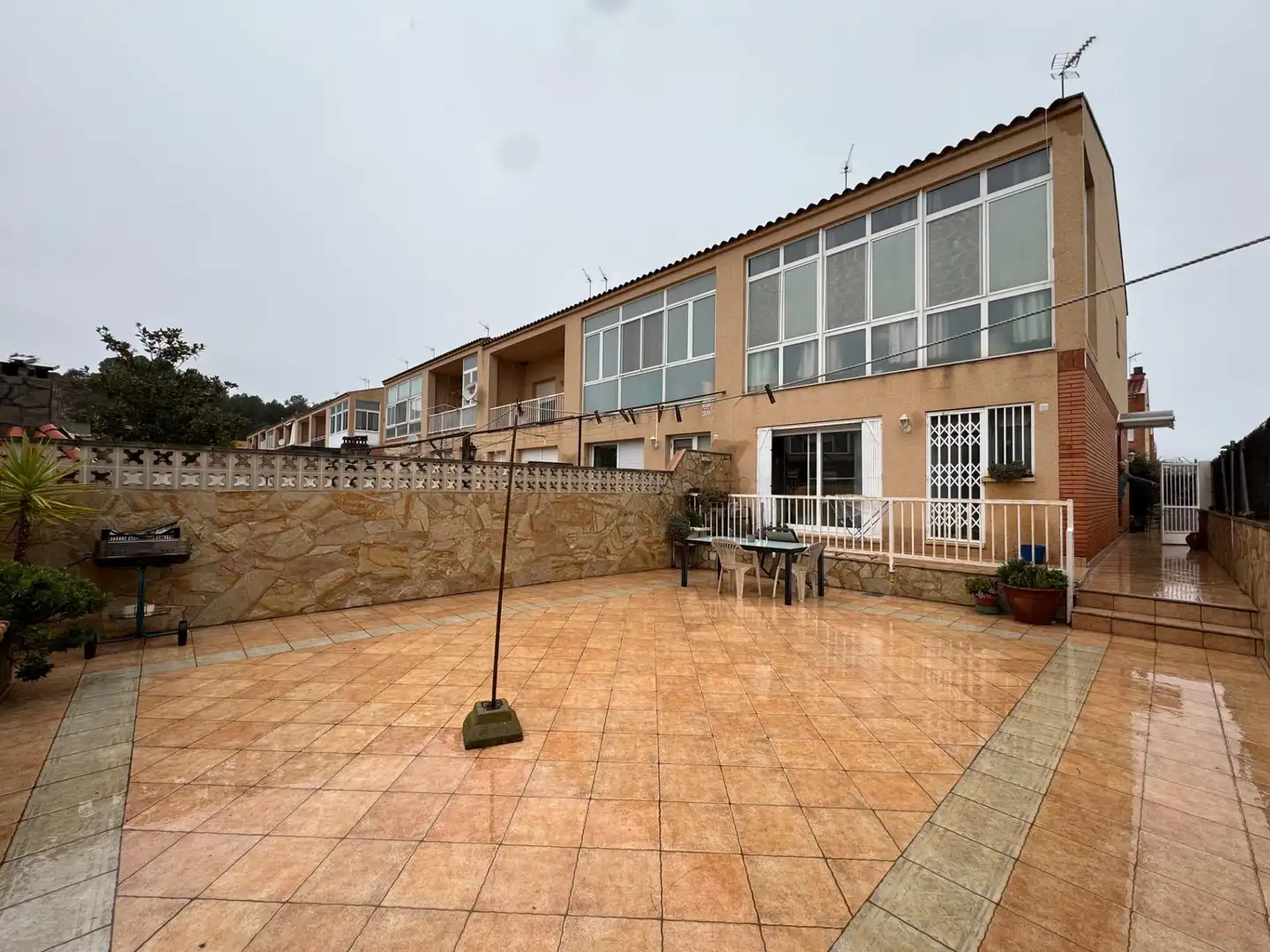Vista exterior de Casa o xalet en venda en Pira amb Calefacció, Jardí privat i Terrassa