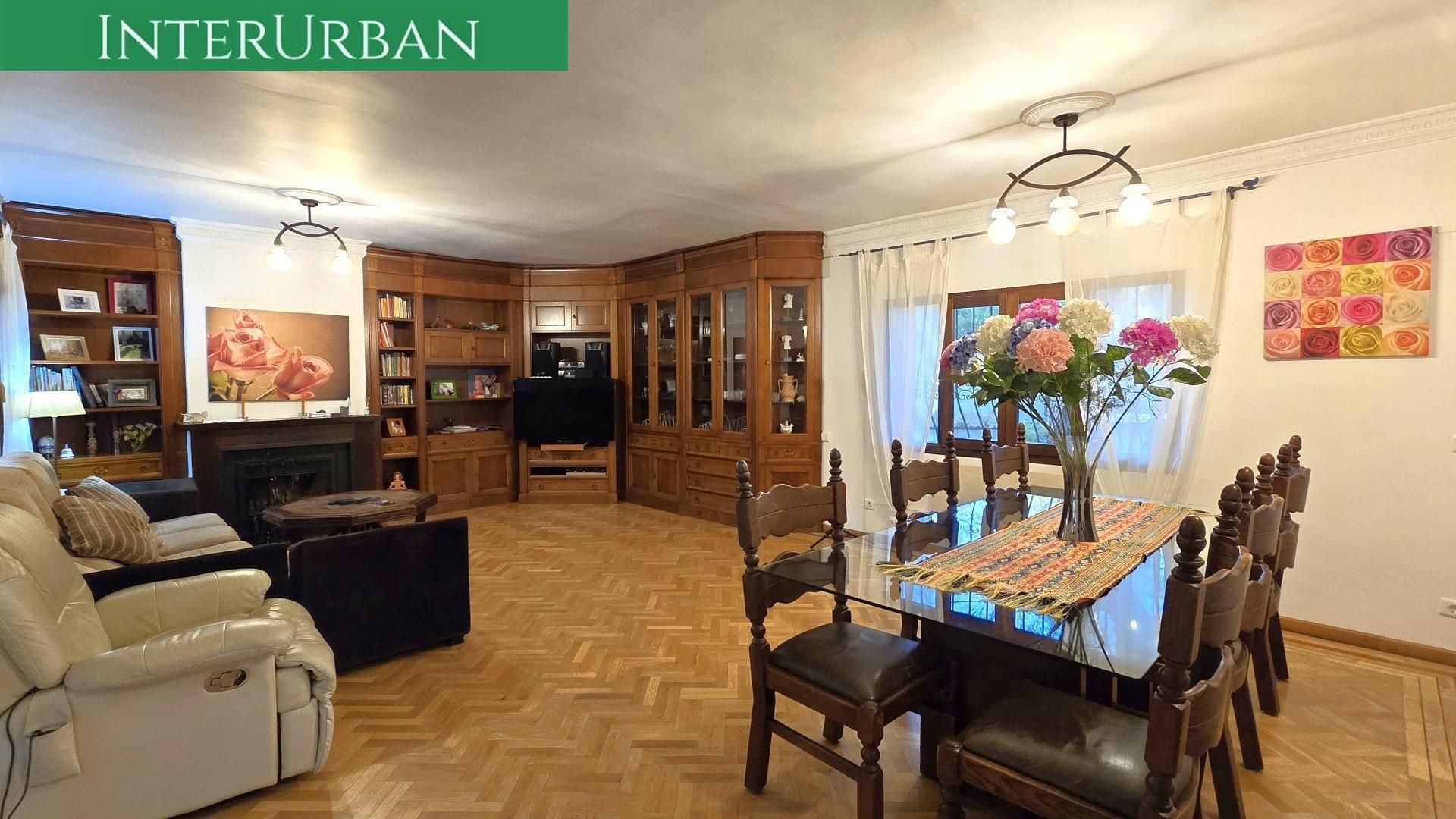 Sala de estar de Casa o chalet en venta en Olocau con Jardín privado, Parquet y Terraza