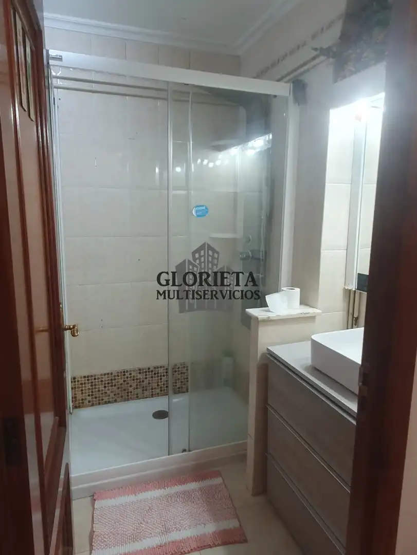 Bathroom of Flat for sale in Vigo   with Heating, Parquet flooring and Storage room