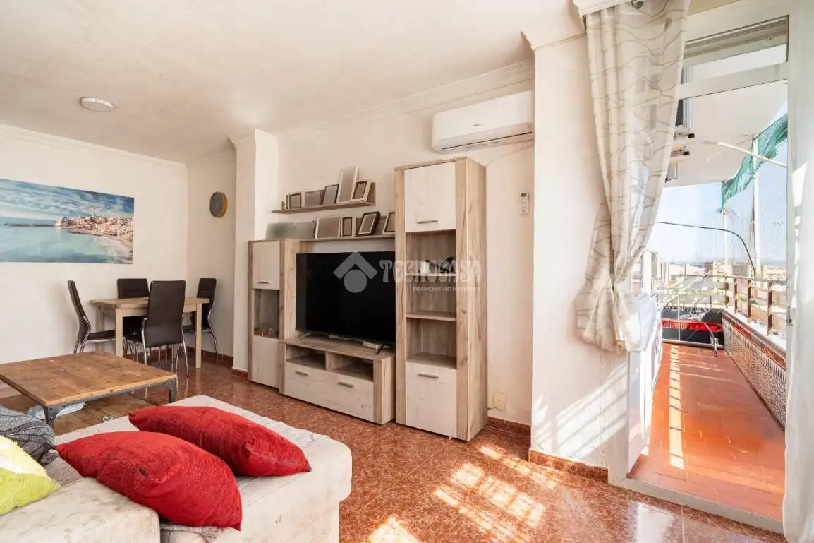 Living room of Flat for sale in Granada  with Air Conditioner, Heating and Terrace