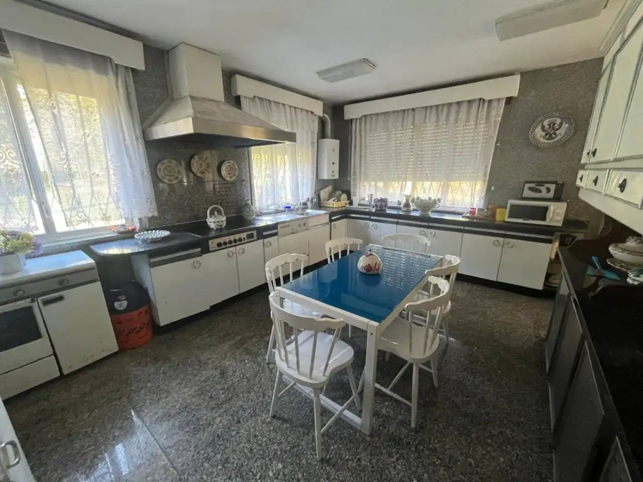 Kitchen of Houses for sale in Santiago de Compostela   with Heating, Private garden and Parquet flooring