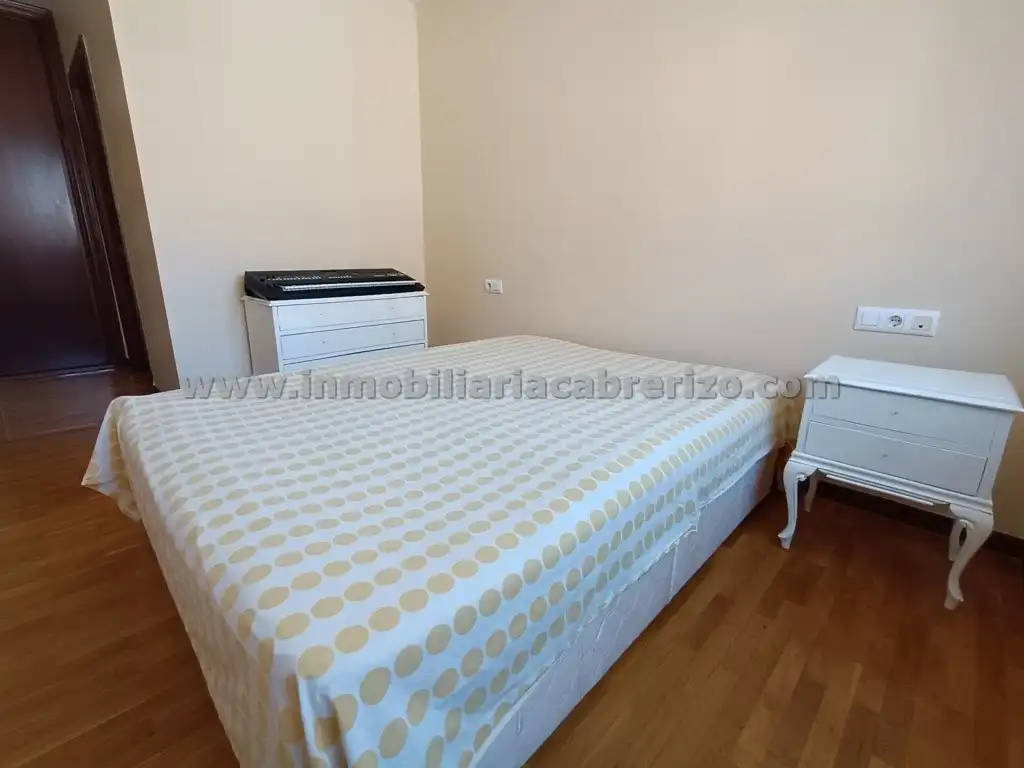 Habitación de Apartamento en venta en Lardero con Calefacción, Parquet y Terraza