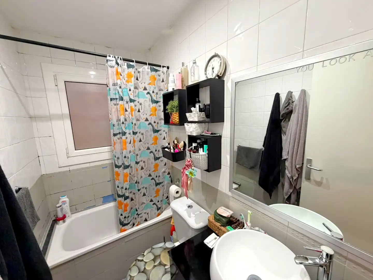 Bathroom of Flat for sale in El Prat de Llobregat  with Air Conditioner, Parquet flooring and Oven