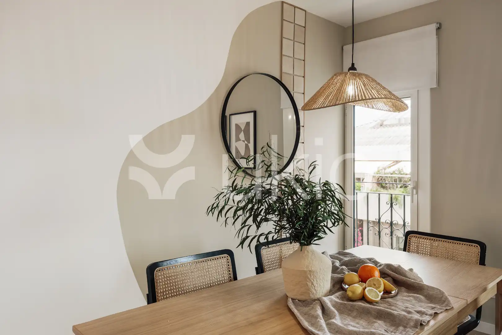 Menjador de Apartament de lloguer en Barcelona amb Aire condicionat, Calefacció i Moblat