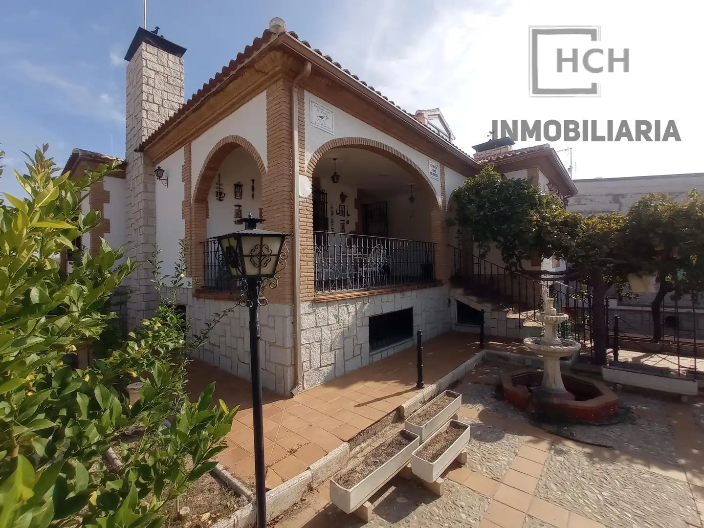 Vista exterior de Casa o chalet en venta en La Puebla de Montalbán con Calefacción, Jardín privado y Terraza