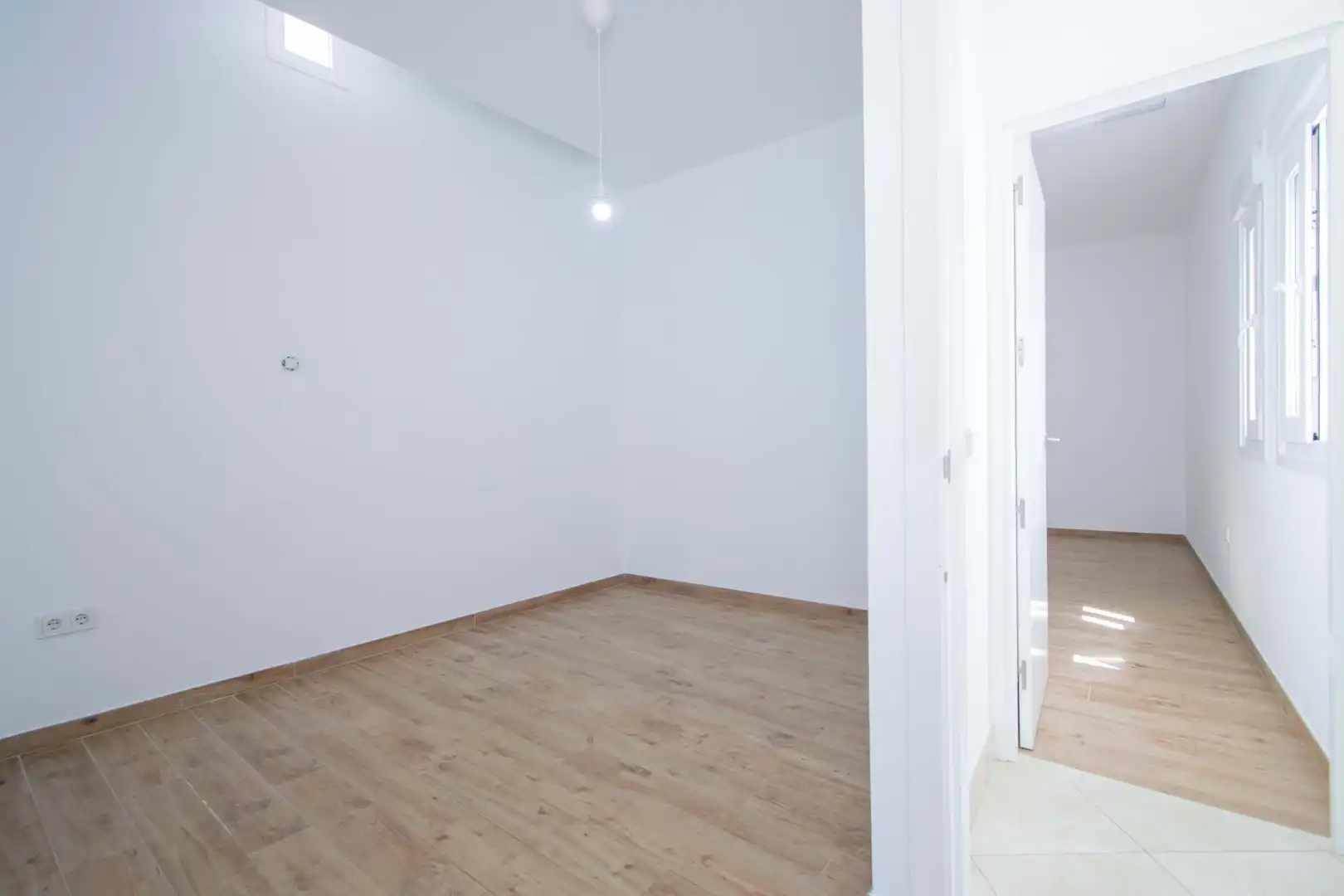 Dachboden zum Verkauf in Sevilla mit Klimaanlage, Terrasse und Balkon