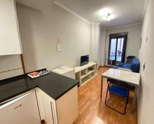 Dormitori de Apartament de lloguer en Salamanca Capital amb Calefacció, Parquet i Moblat