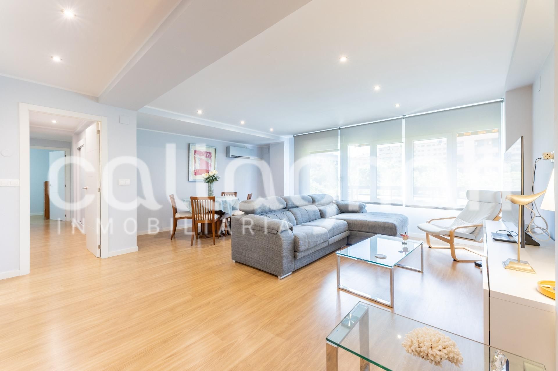 Sala d'estar de Pis en venda en  Valencia Capital amb Parquet i Balcó