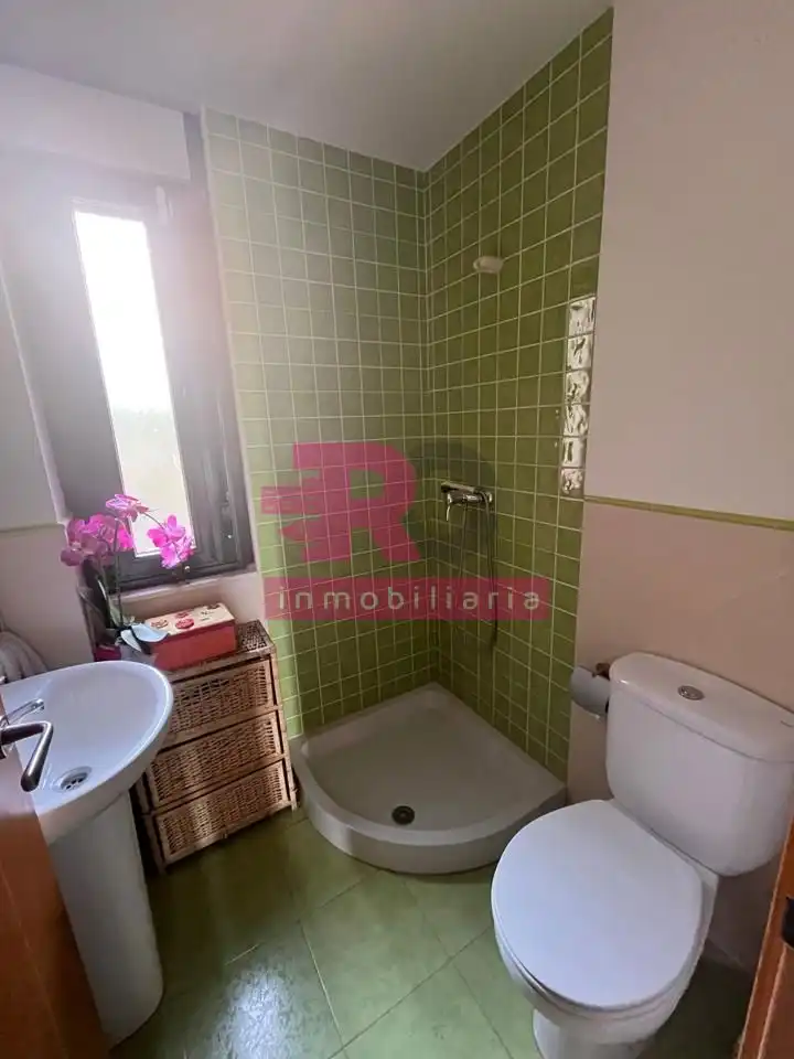 Baño de Casa adosada en venta en Cabrerizos con Calefacción, Jardín privado y Piscina comunitaria
