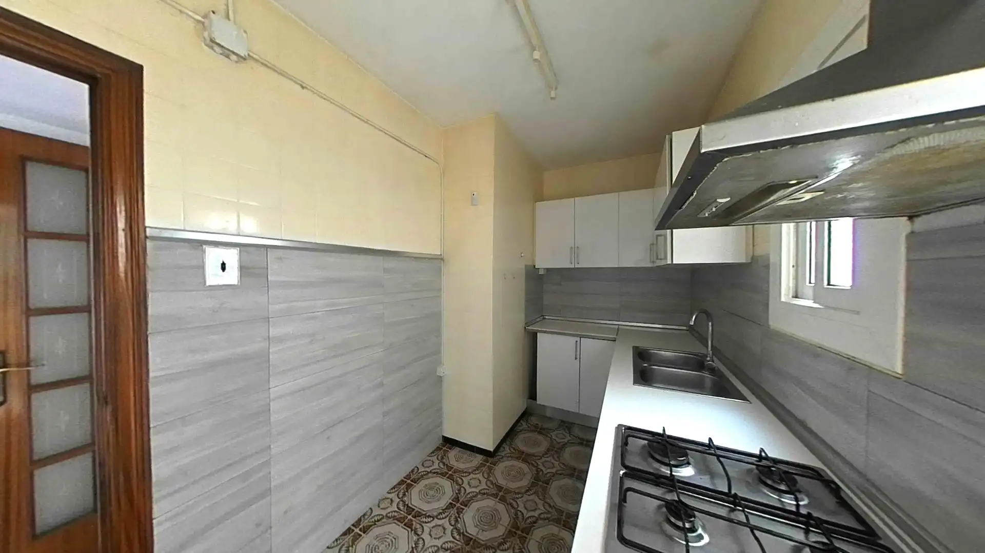 Cocina de Piso en venta en Badalona con Calefacción, Terraza y Balcón
