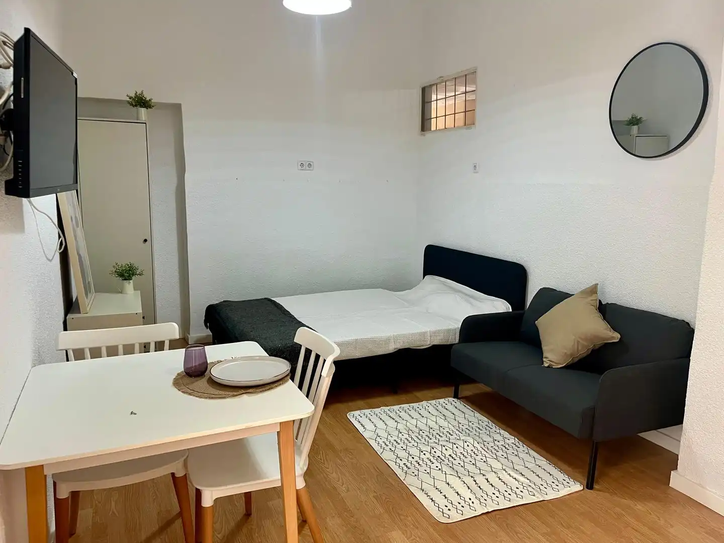Schlafzimmer von Wohnung zum Verkauf in Madrid mit Heizung, Waschmaschine und Fernseher