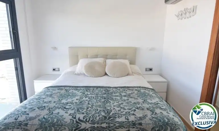 Dormitori de Apartament en venda en Roses amb Aire condicionat, Terrassa i Moblat