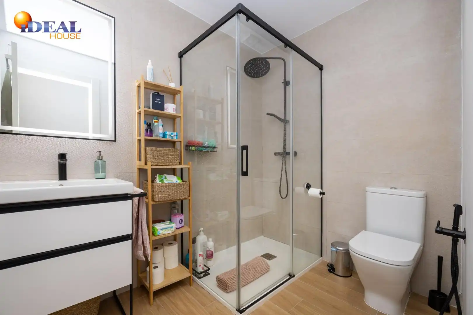 Baño de Piso en venta en Granada con Aire acondicionado, Calefacción y Terraza