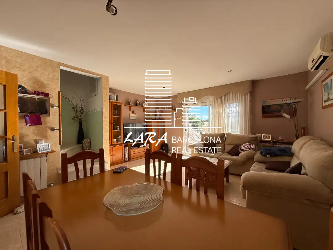 Sala d'estar de Casa adosada en venda en Creixell amb Aire condicionat, Calefacció i Jardí privat