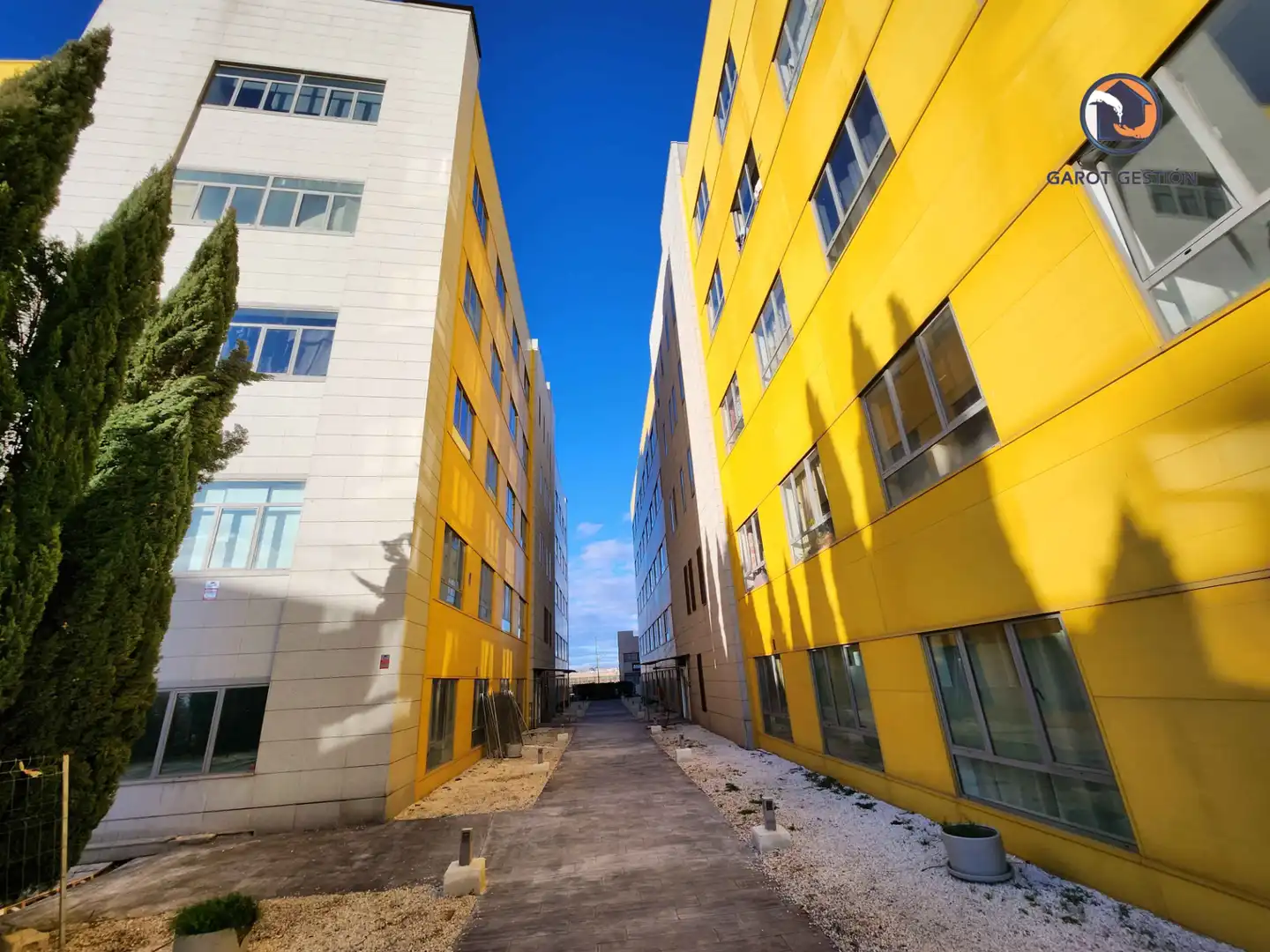 Vista exterior de Estudi en venda en Guadalajara amb Aire condicionat, Calefacció i TV