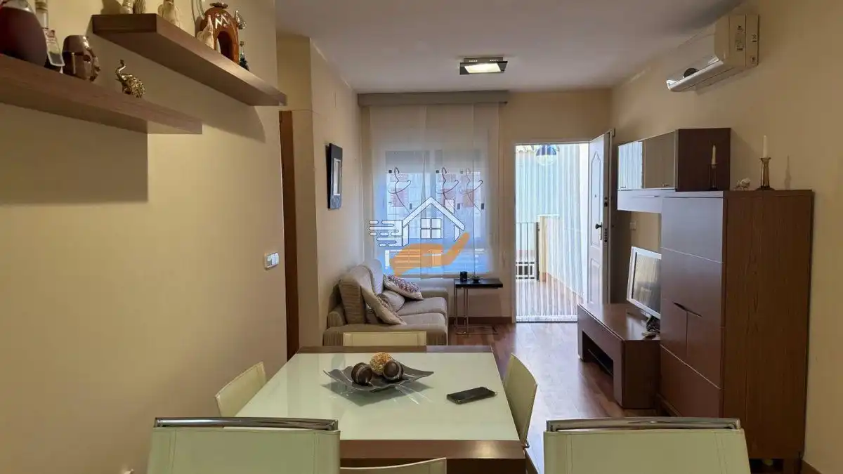 Sala d'estar de Casa adosada en venda en Los Alcázares amb Aire condicionat, Terrassa i Traster