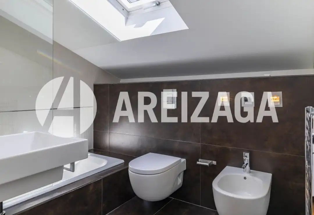 Baño de Ático en venta en Donostia - San Sebastián  con Aire acondicionado y Calefacción