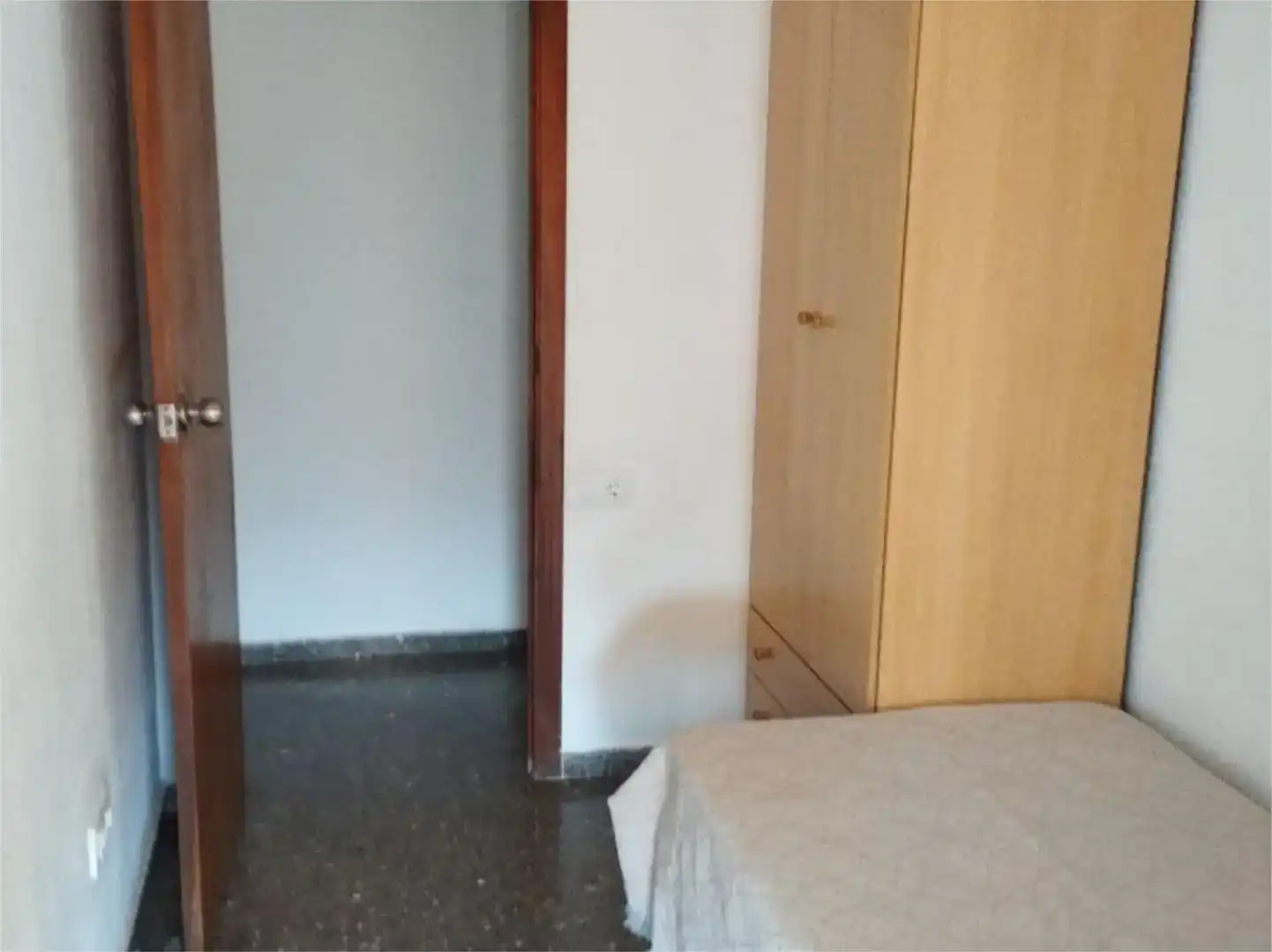 Schlafzimmer von Wohnung zur Miete in  Valencia Capital mit Klimaanlage und Balkon