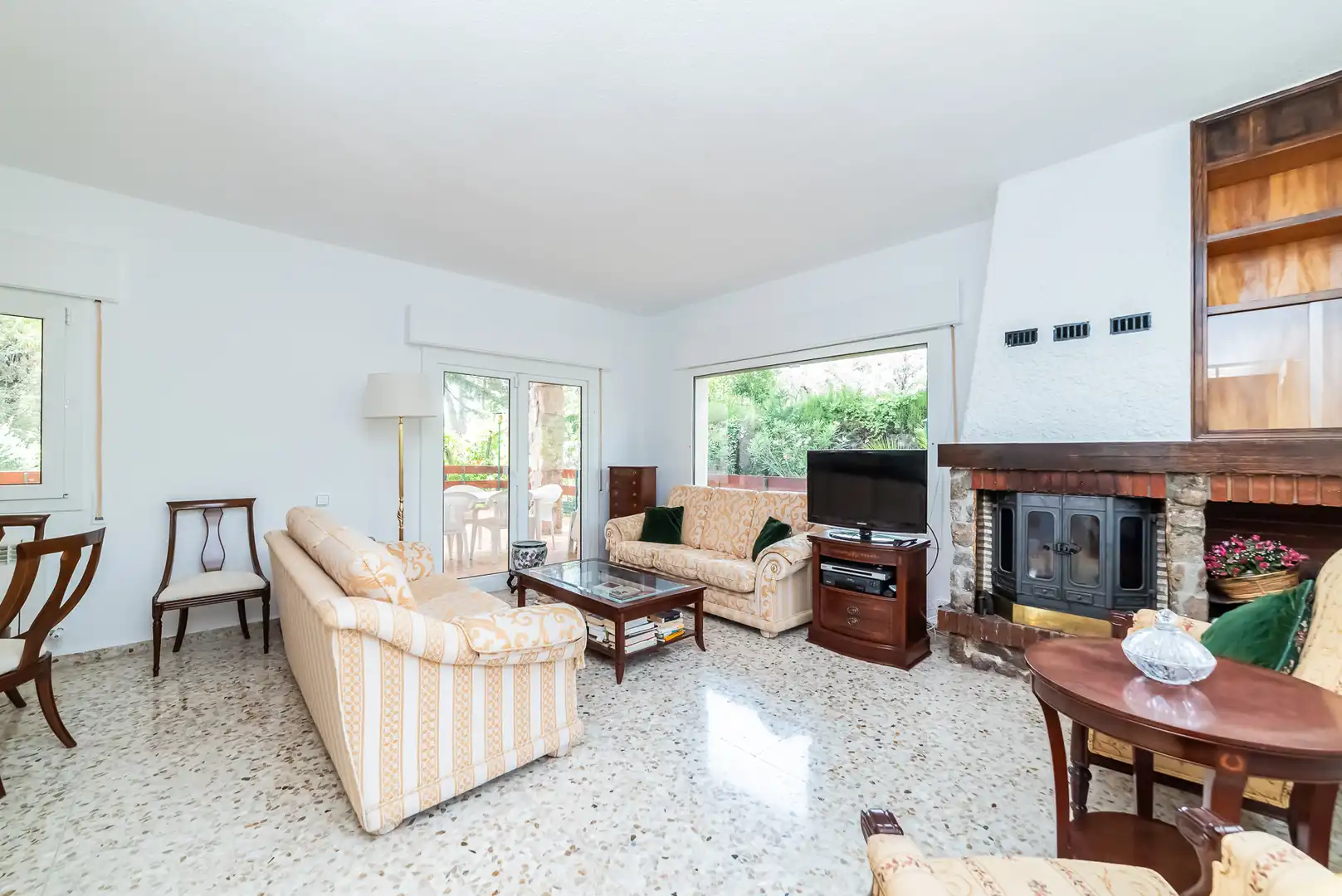 Sala d'estar de Casa o xalet en venda en El Escorial amb Calefacció, Jardí privat i Terrassa