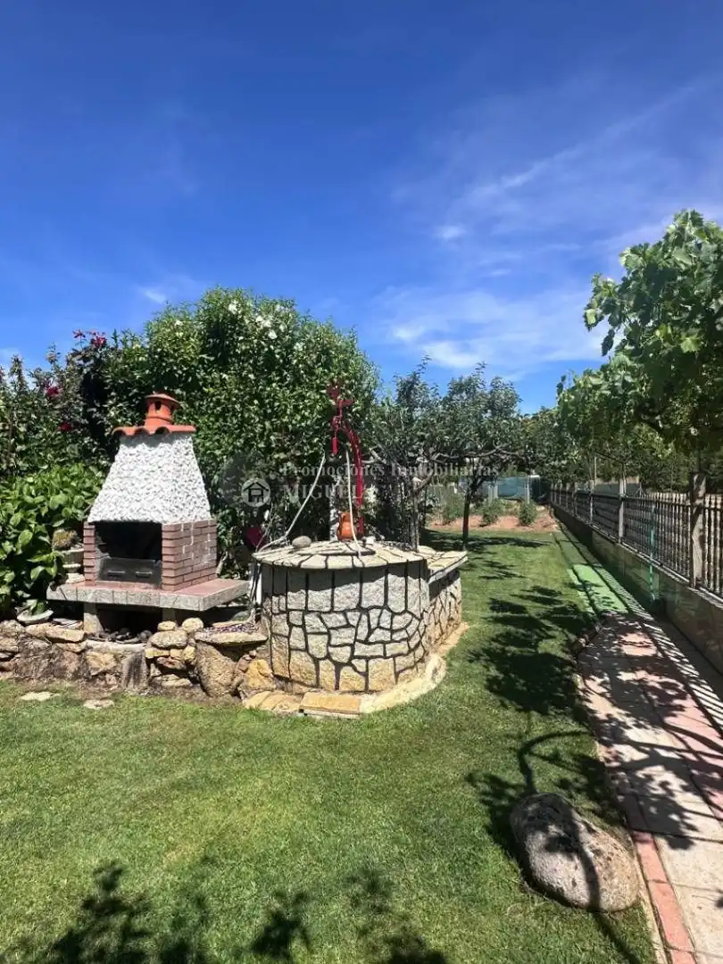 Semi-detached house with garden for sale in Verín, imagen 4